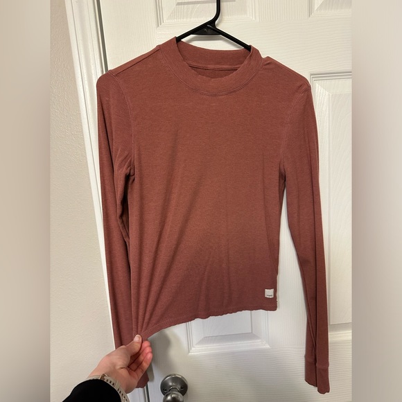 Vuori Tops - Vuori long sleeve shirt!